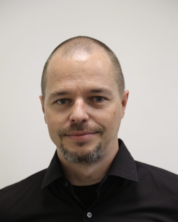 IGZ Instruments, Société